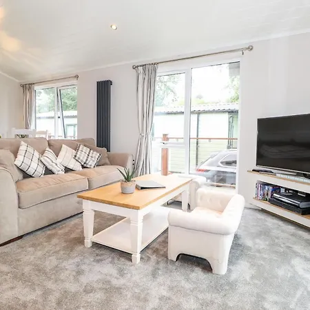 Loubi's Lakeside 度假居 *