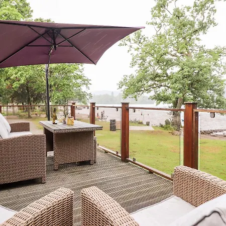 Loubi's Lakeside Feriehus *