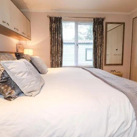 Loubi's Lakeside 度假居