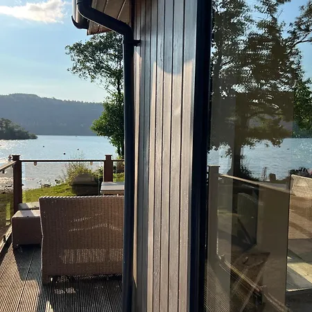 Loubi's Lakeside *