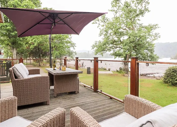 Loubi's Lakeside Feriehus *