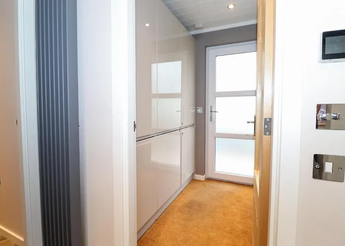 Loubi's Lakeside Feriehus *