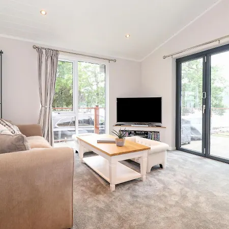 Loubi's Lakeside 度假居 温德米尔