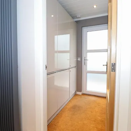 Loubi's Lakeside 度假居 *